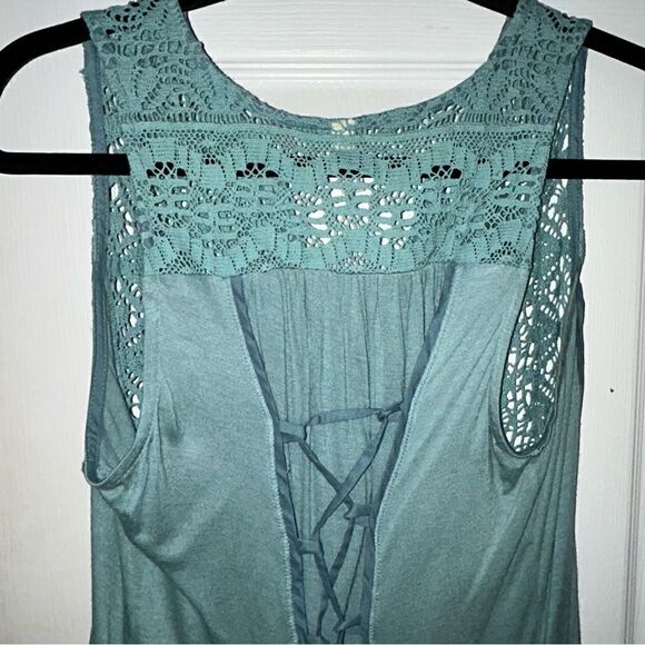 Tiny Button Front Criss Cross Tie Back Sleeveless Top - Picture 7 of 12